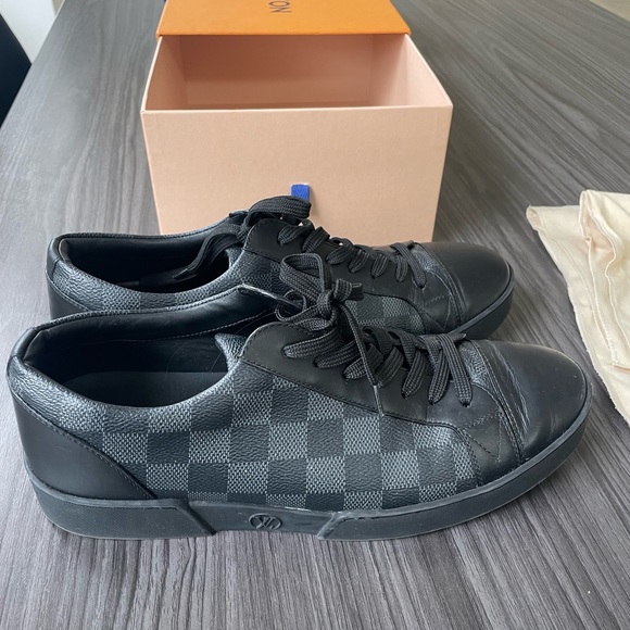 Men's authentic LOUIS VUITTON
Damier Cobalt Frontrow! - Picture 9 of 11